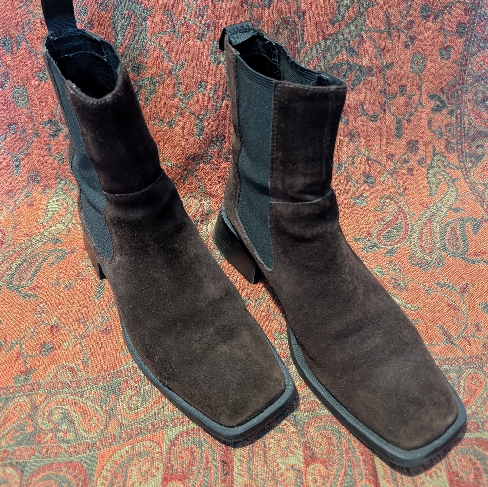 Vagabond Blanca dark brown suede chelsea boot